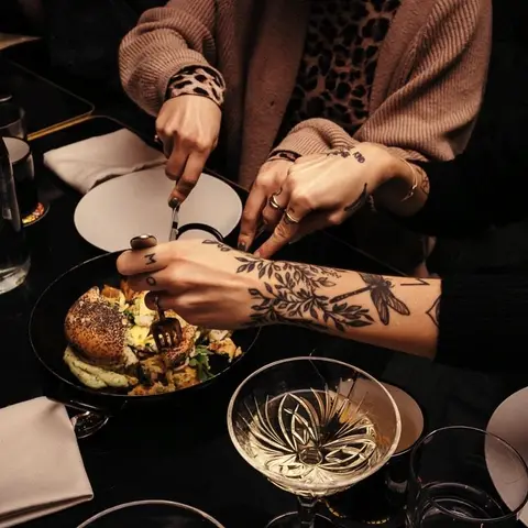 Hands, plates and a coupe — food in motion